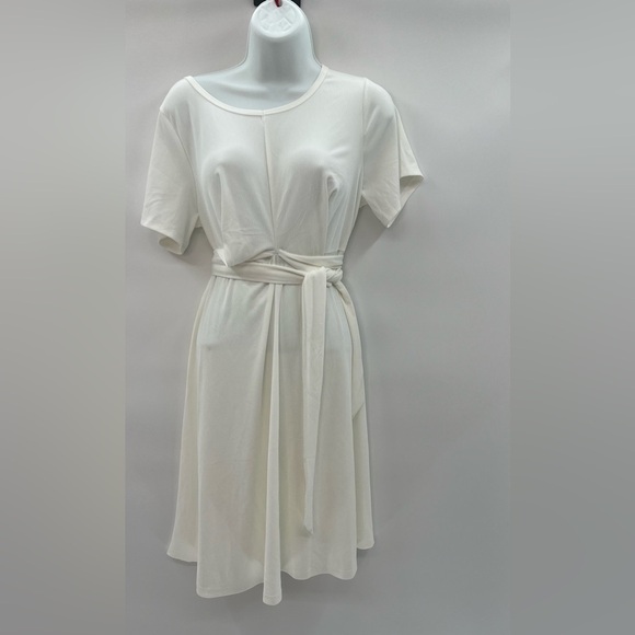 Aiswi Elegant White Dress Size M NWOT - Picture 3 of 5